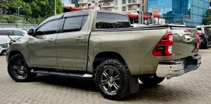 Toyota Hilux 2022 Brown