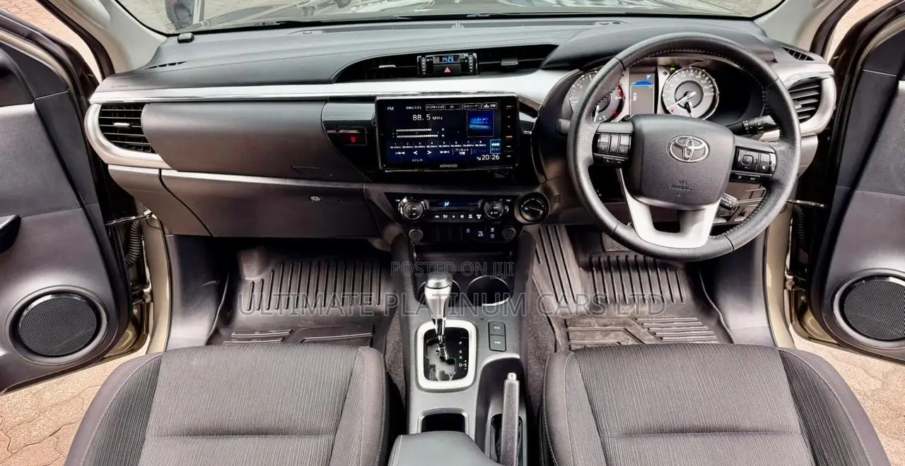 Toyota Hilux 2022 Brown
