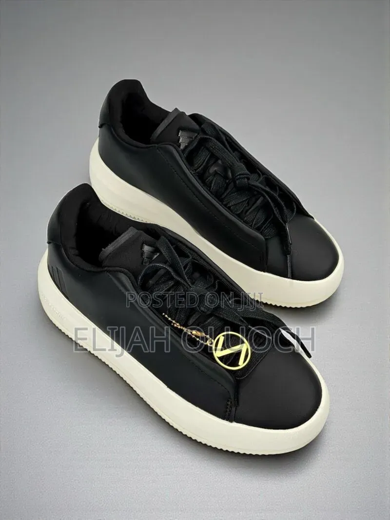 Adidas Acesmash “ Black Lither ”
Quality Leather
Boxed 
Size 39-45
