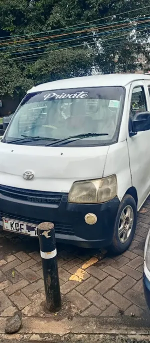 Toyota Voxy 2008 White