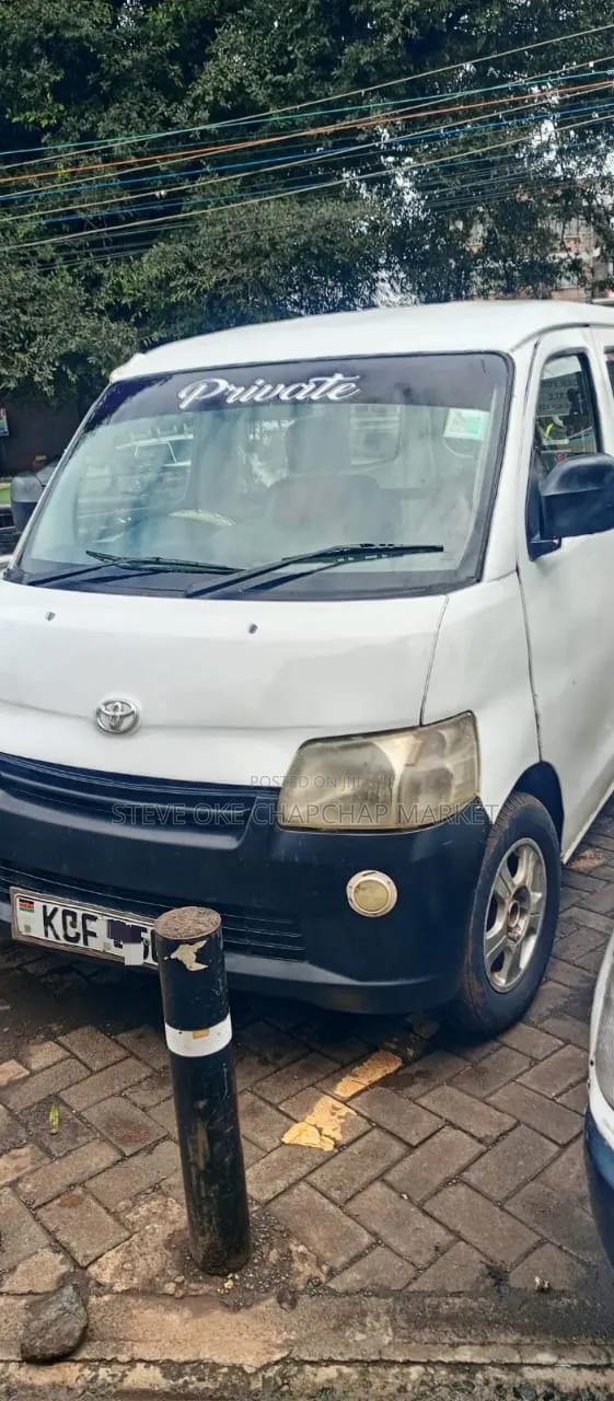 Toyota Voxy 2008 White - thumbnail 2