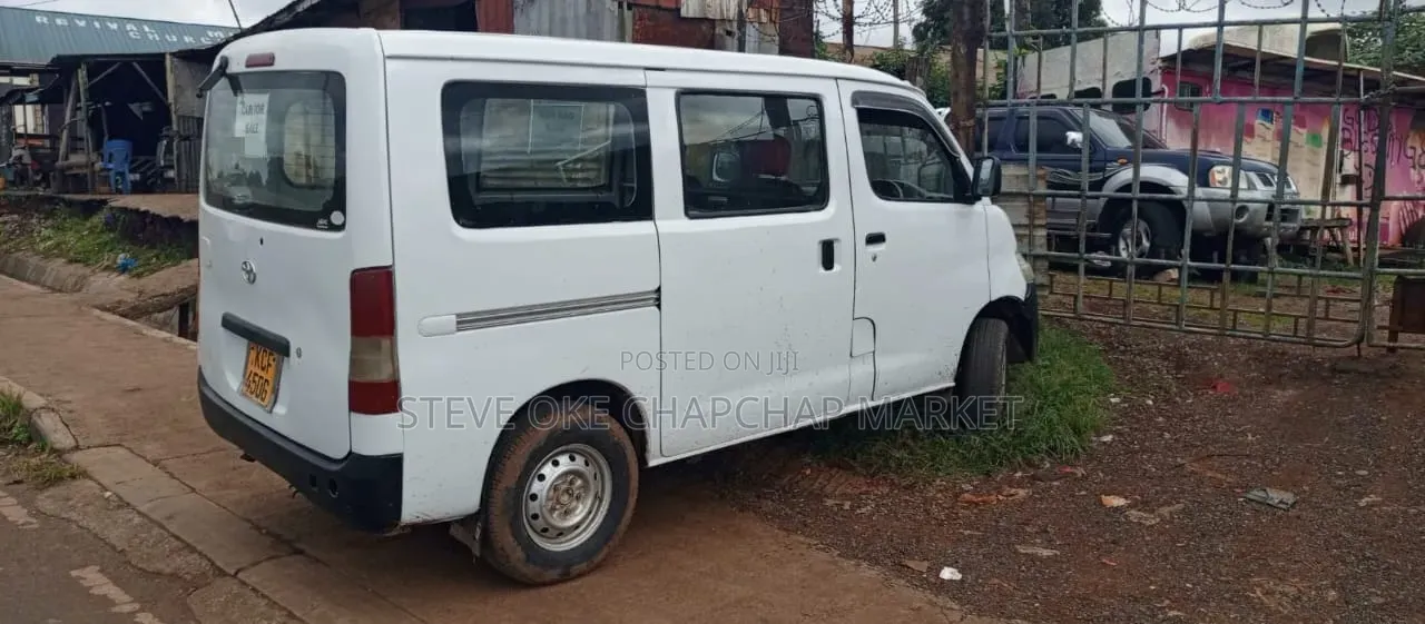 Toyota Voxy 2008 White