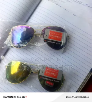 Classic Aviator Style Sunglasses Featuring Gold Frames Mirrored Lense