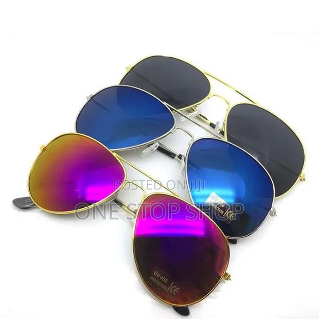 Unisex Aviator Sunglasses Featuring Polarized Lenses - thumbnail 2