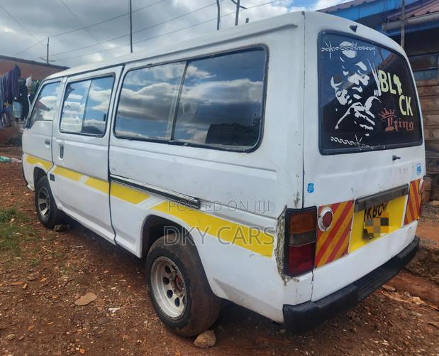 Nissan Caravan (Urvan) 2009 White - thumbnail 3