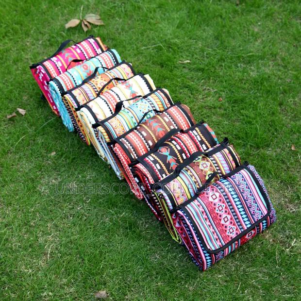Waterproof Outdoor Picnic Mats - thumbnail 2