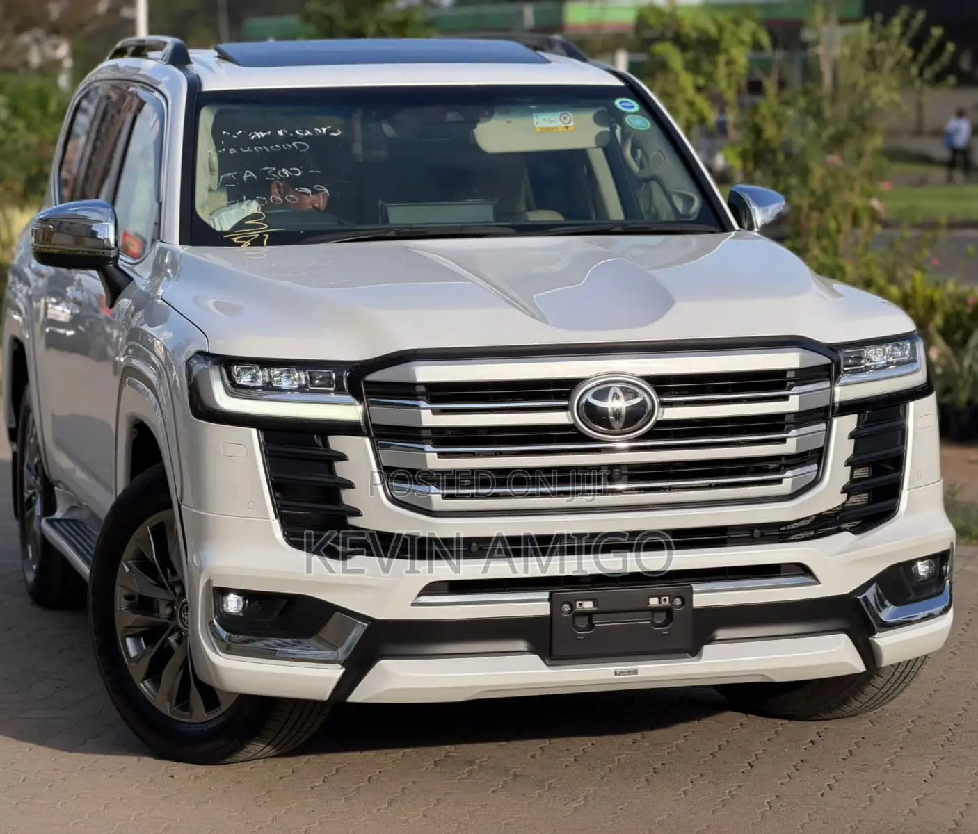 Toyota Land Cruiser LC300 2023