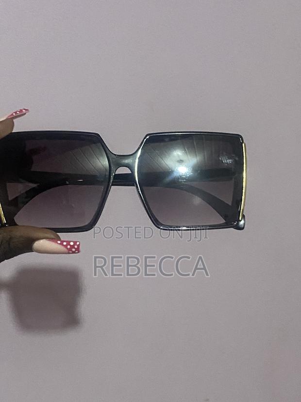 Classy Sun Glasses - thumbnail 3