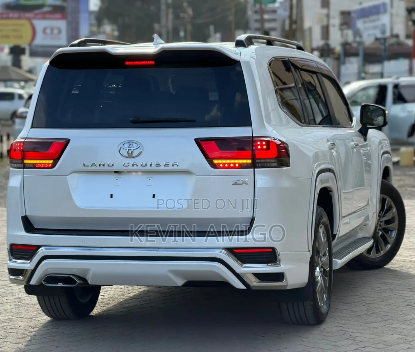 Toyota Land Cruiser LC300 2023