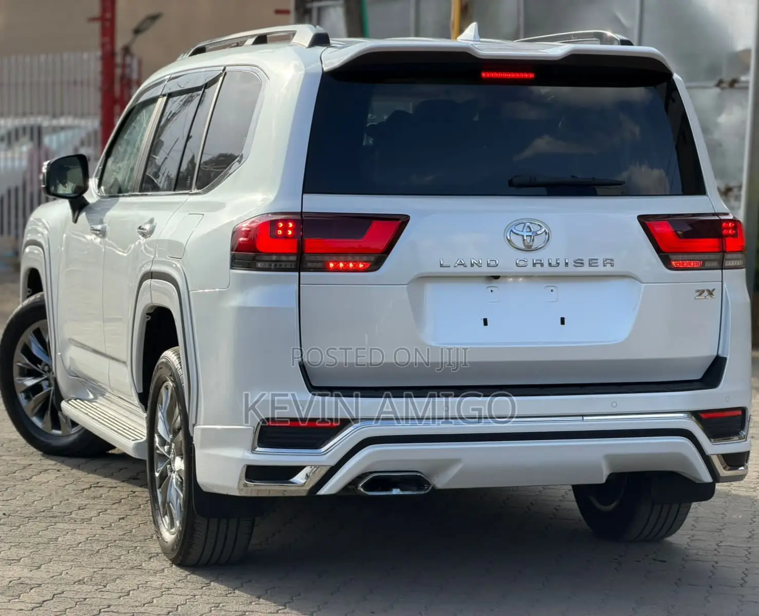 Toyota Land Cruiser LC300 2023