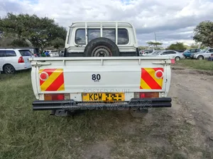 Toyota Land Cruiser 2013 White
