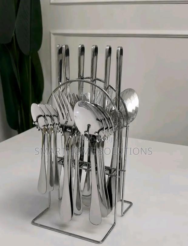 24 Pieces Cutlery Set