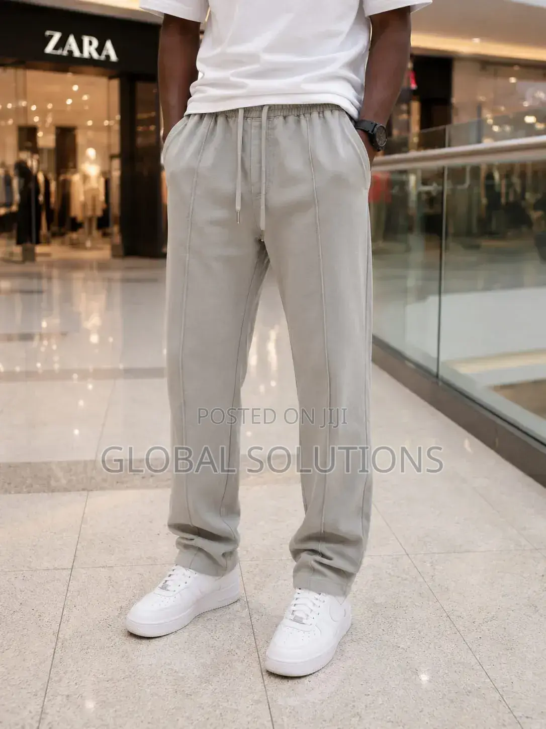 Straight-Leg Sweatpants With a Drawstring Waist and Seam Detailing
