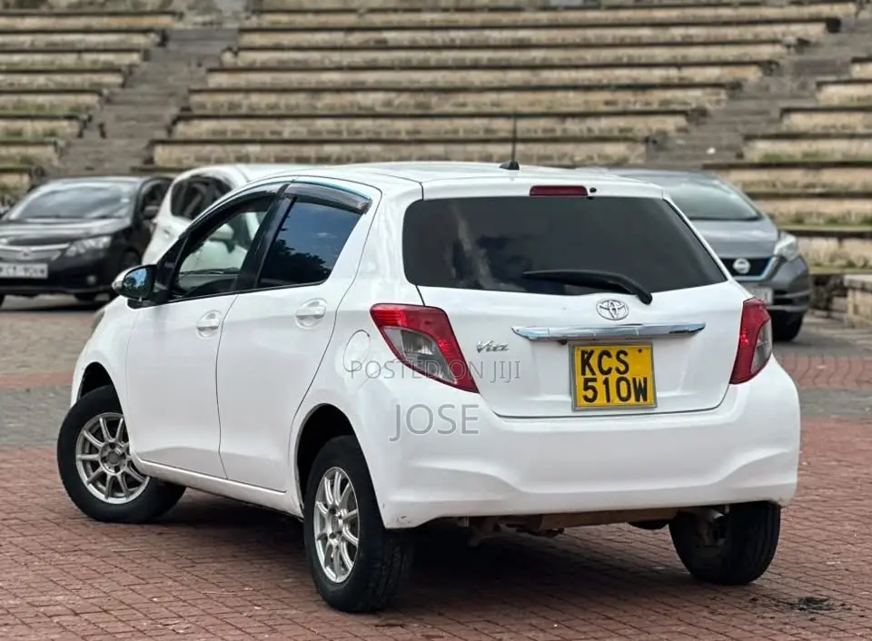 Toyota Vitz 2013 White