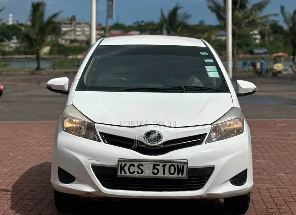 Toyota Vitz 2013 White
