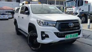 Toyota Hilux Revo Double Cab Deisel 2.4 AWD 2019 White