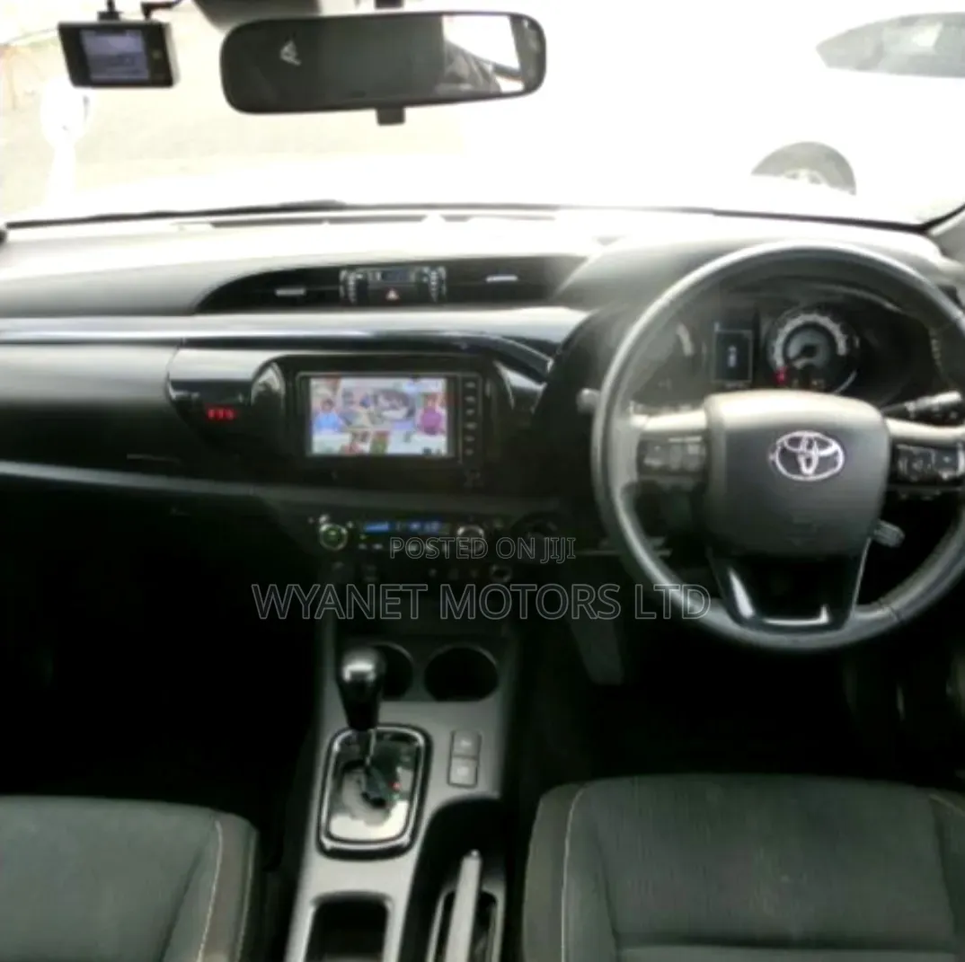 Toyota Hilux Revo Double Cab Deisel 2.4 AWD 2019 White