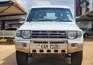 Mitsubishi Pajero 2000 White