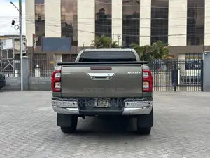 Toyota Hilux Revo Double Cab Deisel 2.4 RWD 2022 Gold