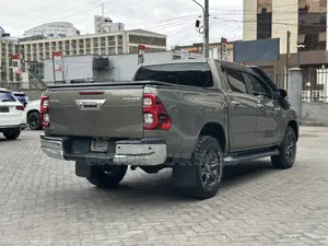 Toyota Hilux Revo Double Cab Deisel 2.4 RWD 2022 Gold