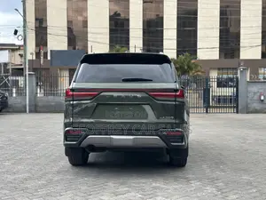 Lexus LX 600 2022 Green