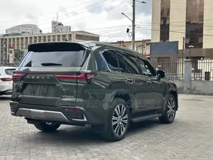 Lexus LX 600 2022 Green