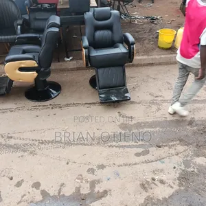 Rotating Kinyozi Seats With Black Base