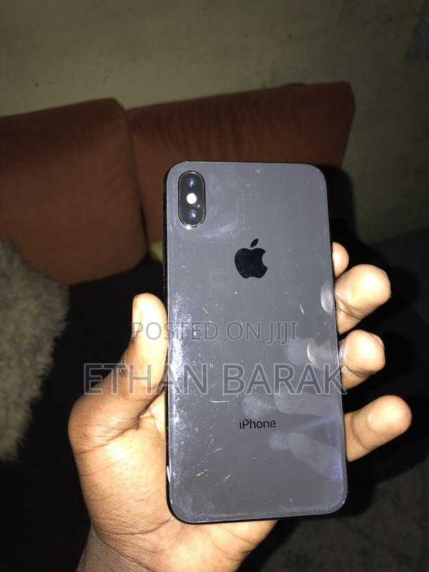 Apple iPhone X 64 GB Black - main view