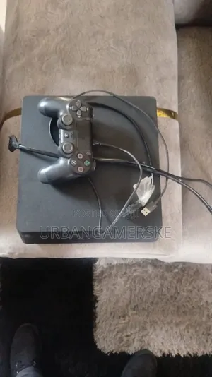 Playstation 4 Slim