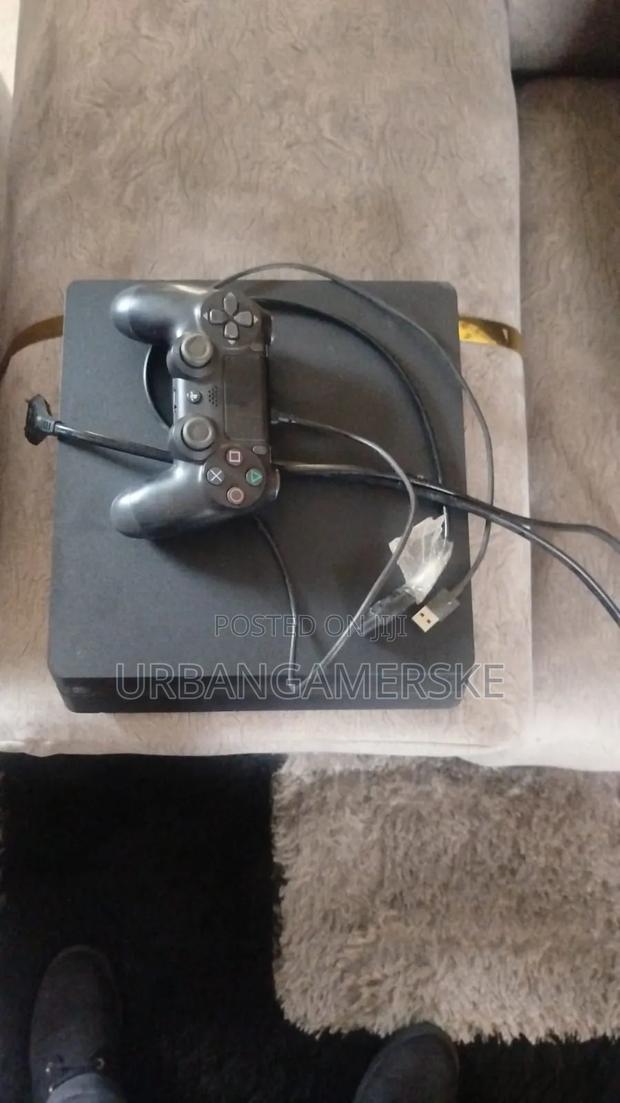 Playstation 4 Slim