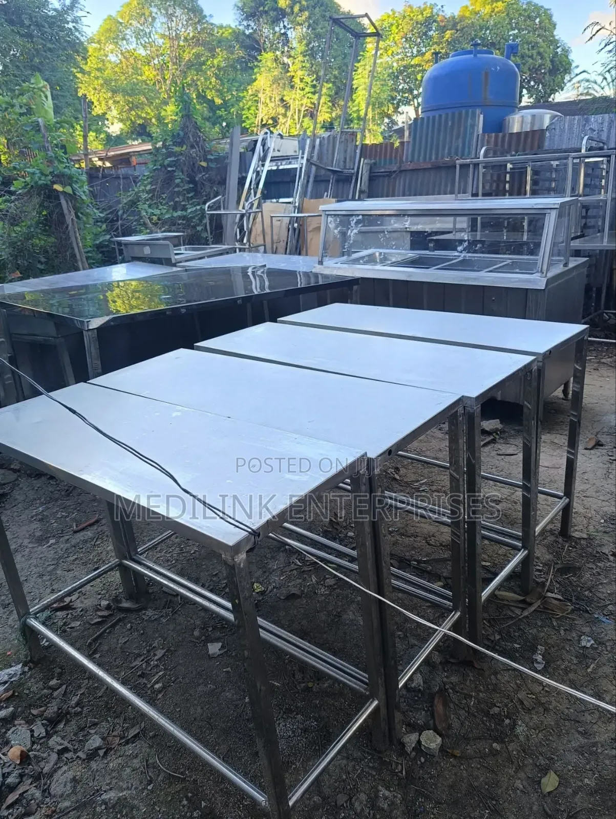 Zero Undershelves Working Tables