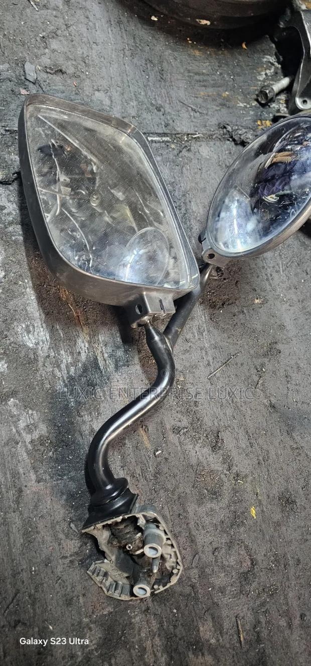 Toyota Hiace Side Mirrors - thumbnail 3