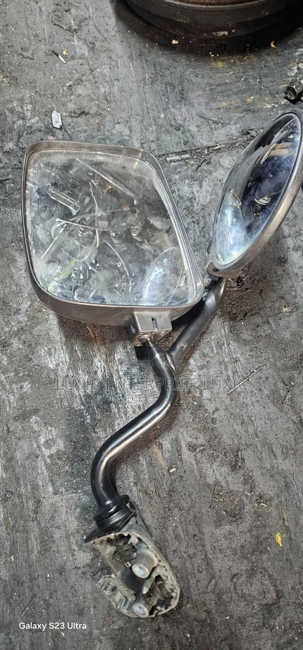 Toyota Hiace Side Mirrors - thumbnail 4