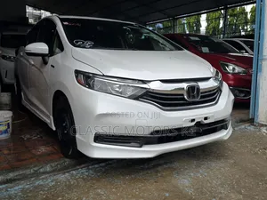 Honda Shuttle 1.5 Hybrid 2WD 2019 Pearl