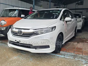 Honda Shuttle 1.5 Hybrid 2WD 2019 Pearl