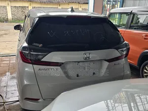 Honda Shuttle 1.5 Hybrid 2WD 2019 Pearl