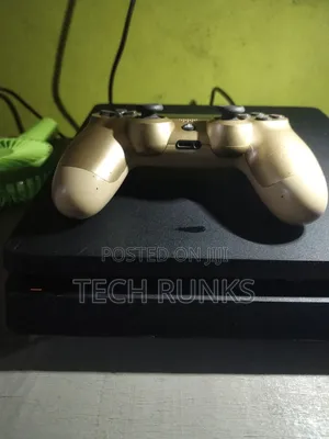 Ps4 Slim Chiped 2 Controllers and 9 Games