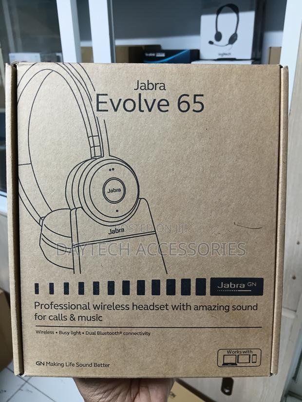 This Is a Jabra Evolve 65 Se Bluetooth Headset With a Charging Stand. - thumbnail 2