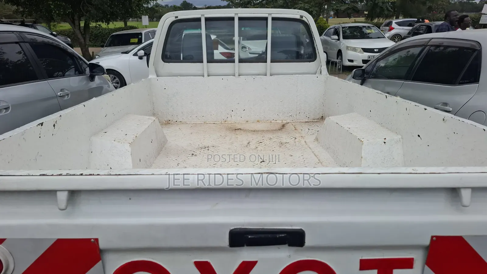 Toyota Hilux 2003 White