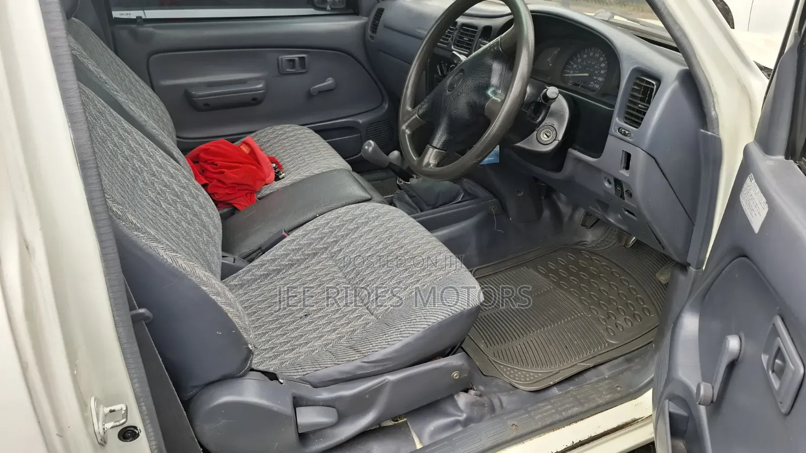 Toyota Hilux 2003 White