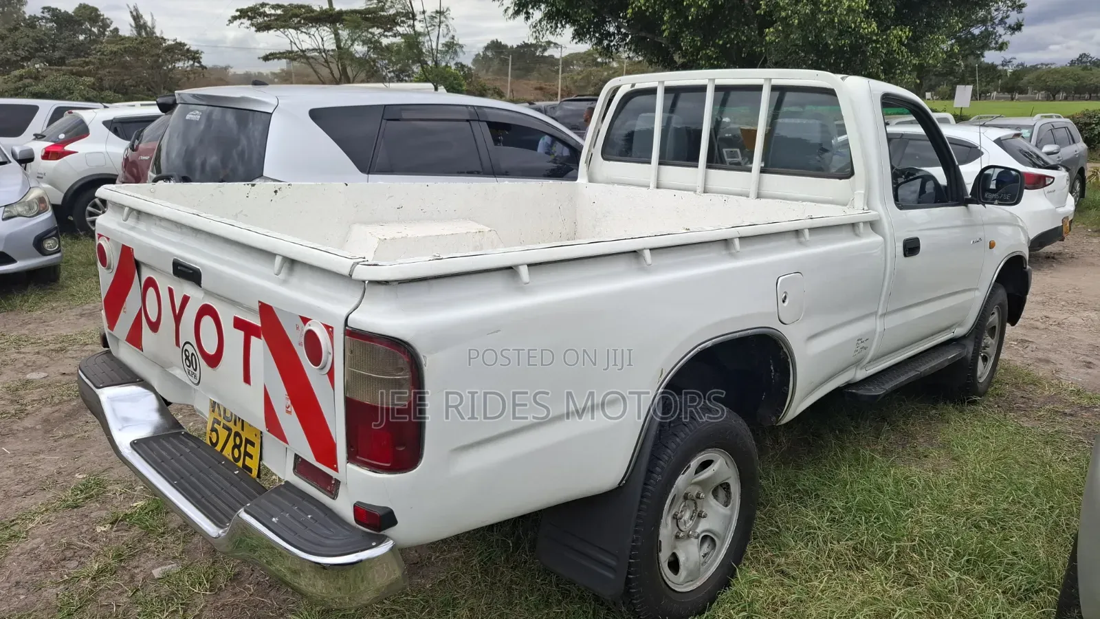 Toyota Hilux 2003 White