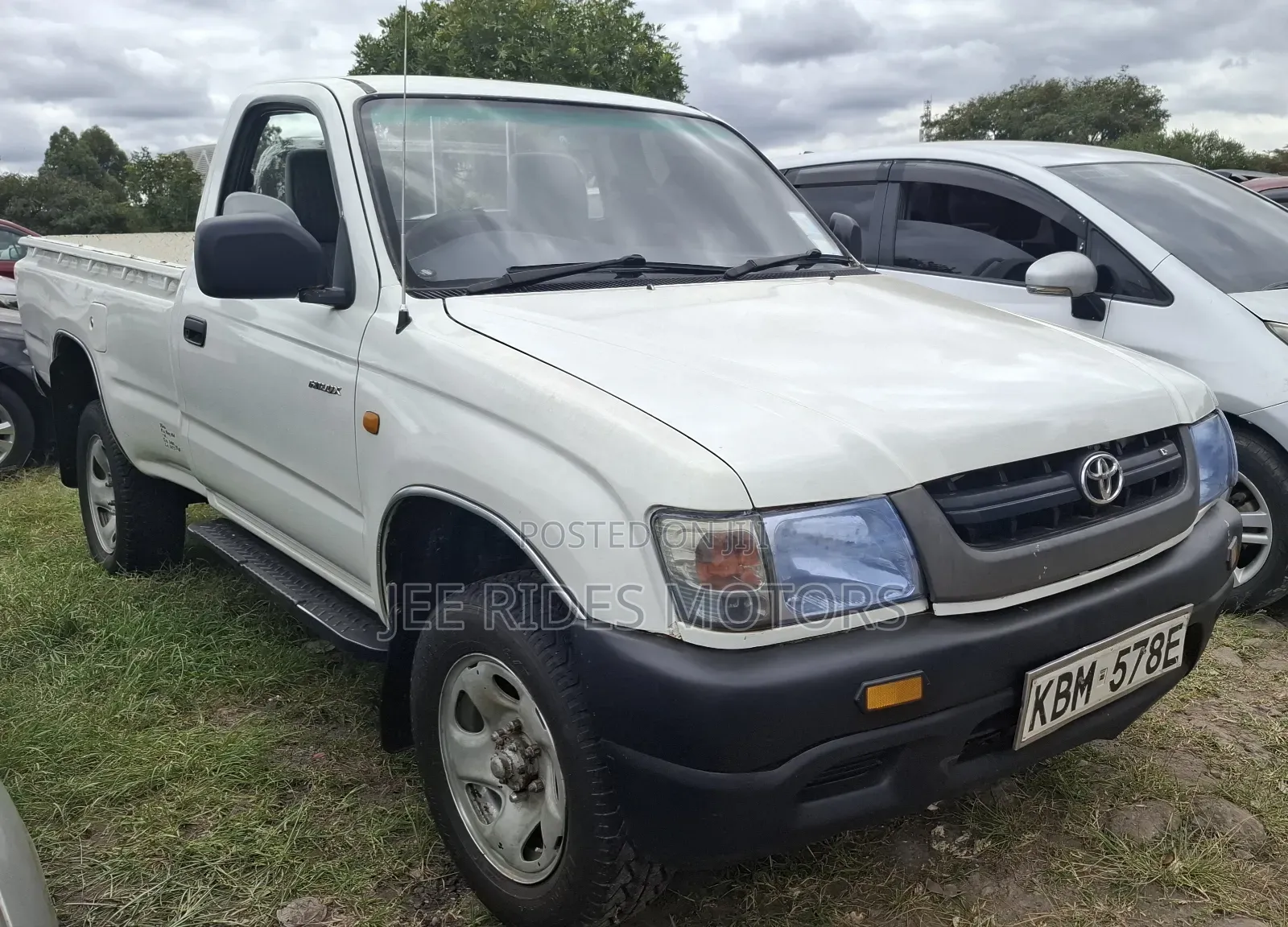 Toyota Hilux 2003 White