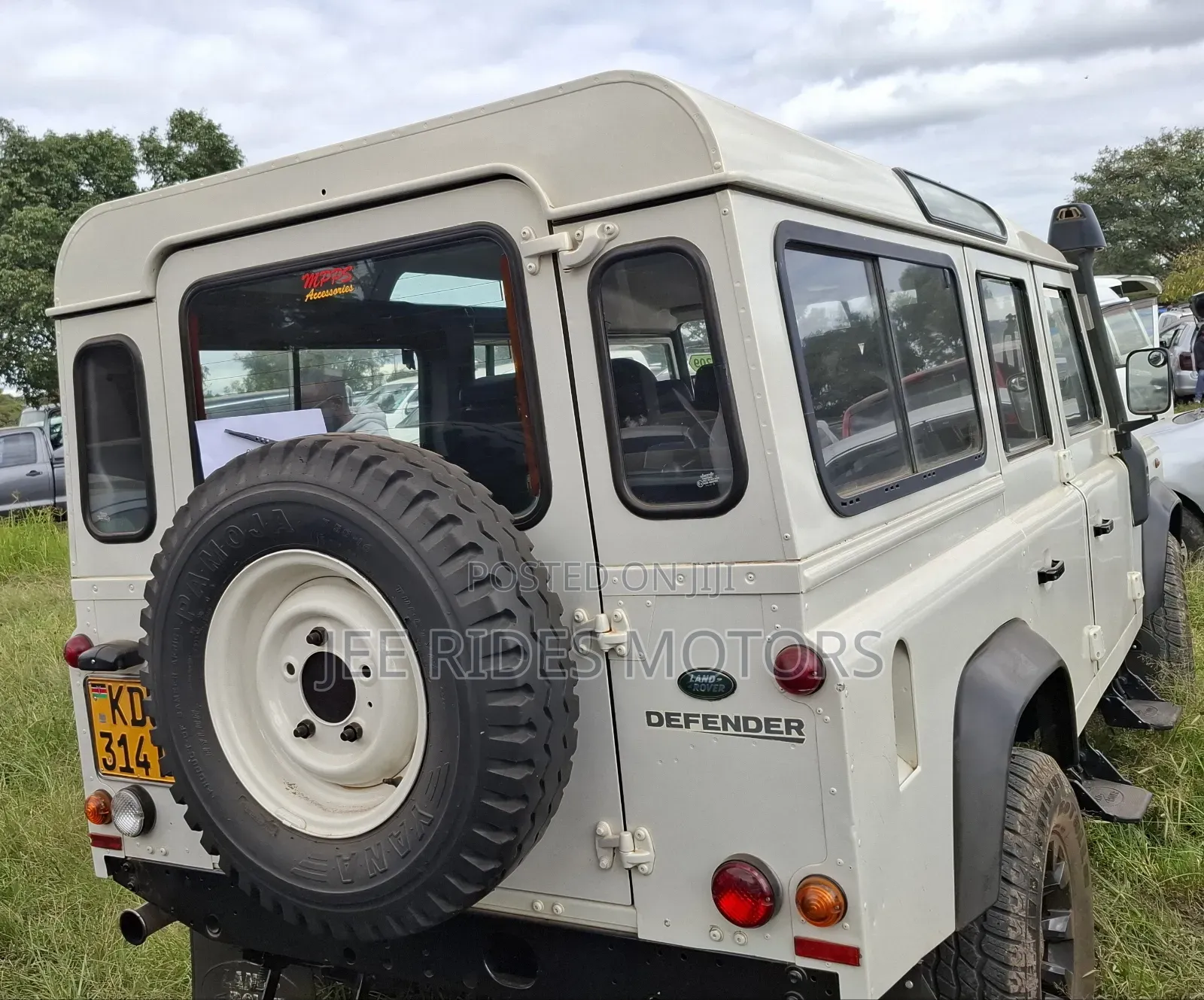 Land Rover Defender Puma 110 2.4 TD 2011 White