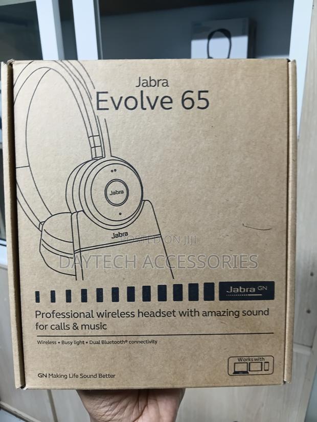 Jabra Evolve 65 Se Wireless Headset With a Charging Stand in Brown Box