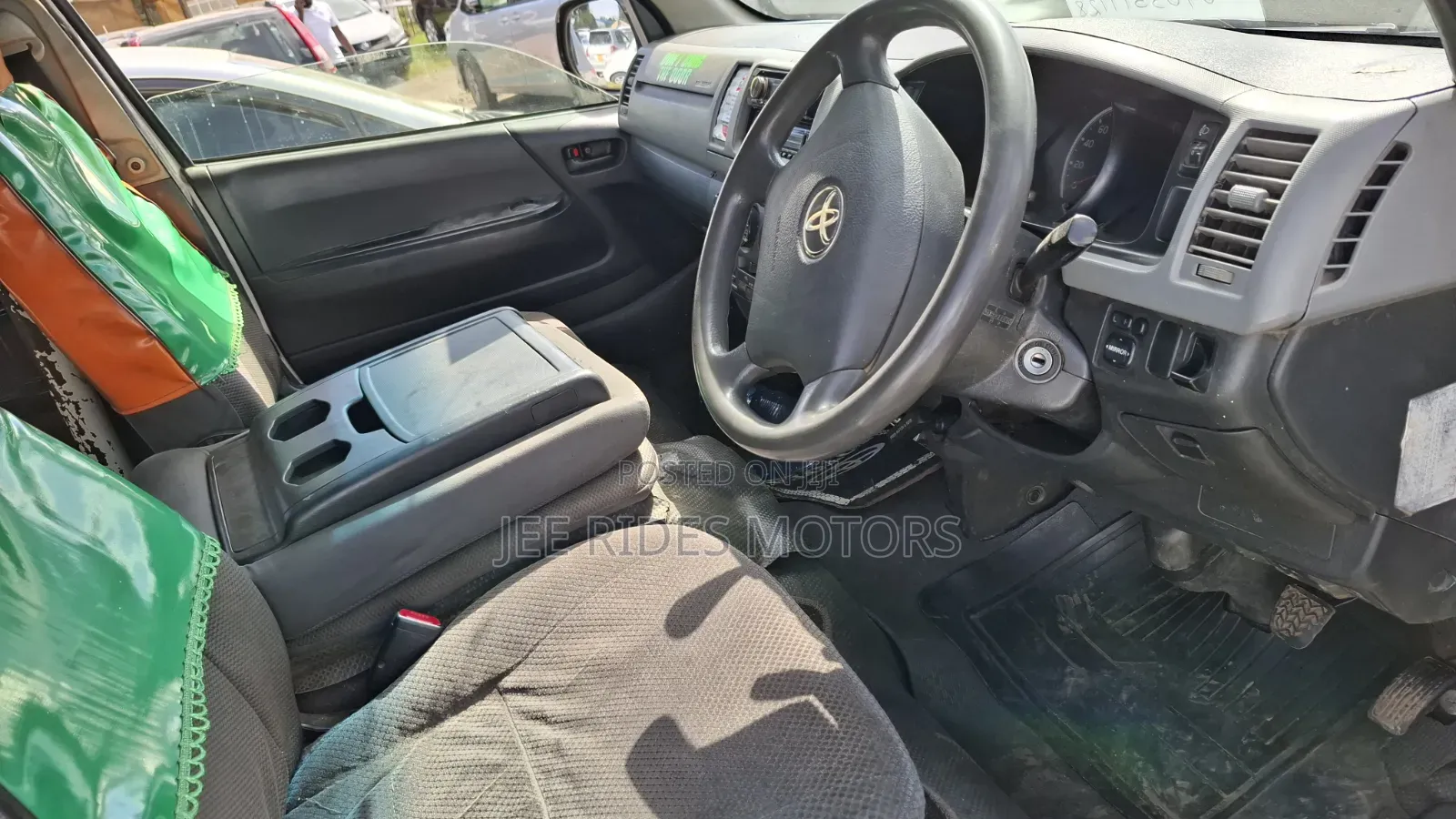 Toyota HiAce 2013 White