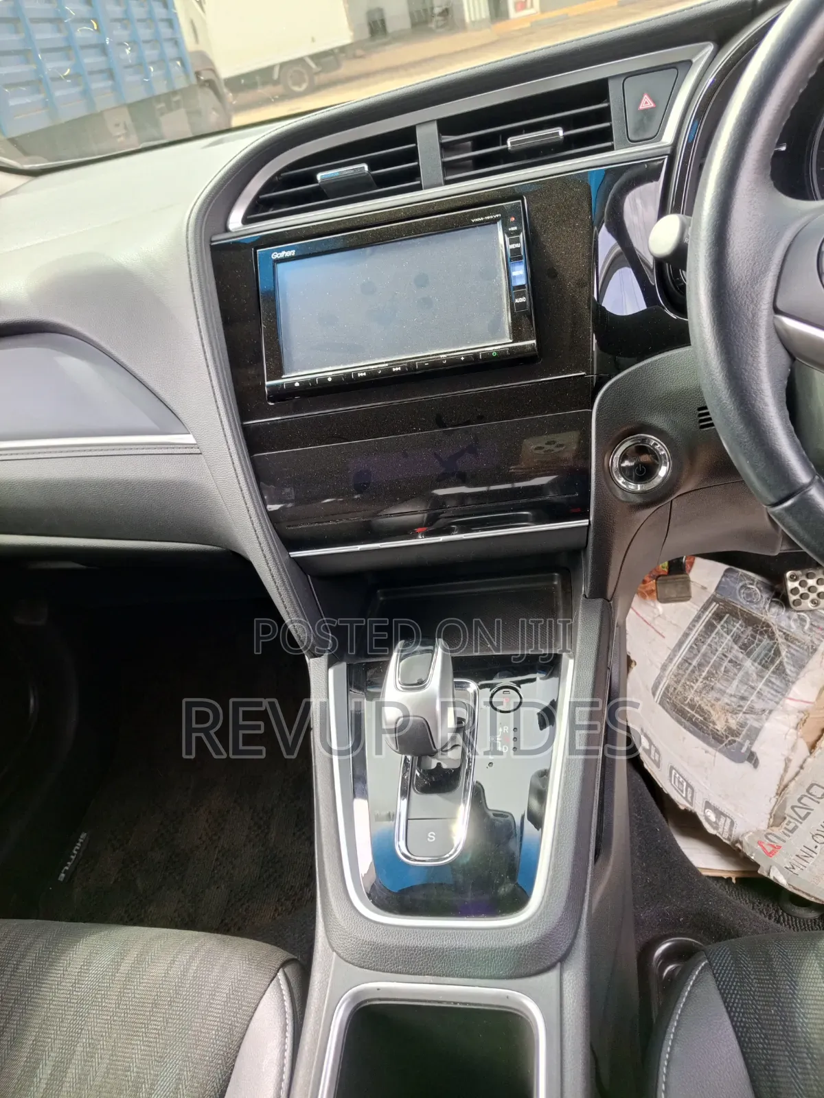 Honda Shuttle 2019 Silver