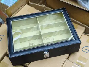 8-Slot Leather Sunglasses Display / Storage Case With a Clear Top