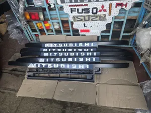 Mitsubishi Fh 215 Front Grille