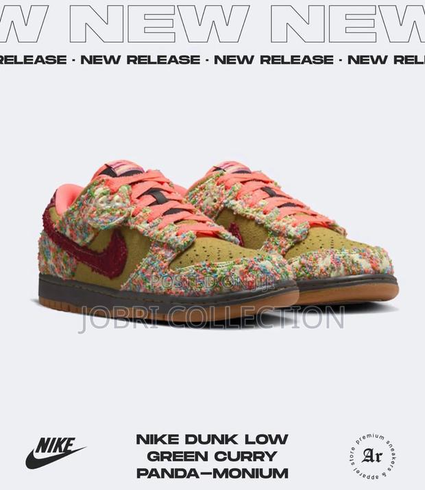 Nike Dunk Low Green Curry Panda Monium Sneakers - thumbnail 3