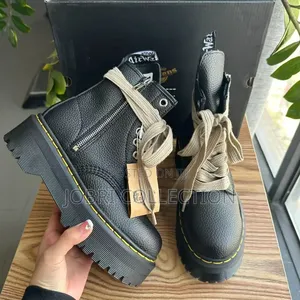 Dr Marten 1461 “ High Cut ”
Quality Leather Boots
